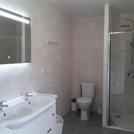 De Landemeure, 10 Couchages, Acces Pmr *