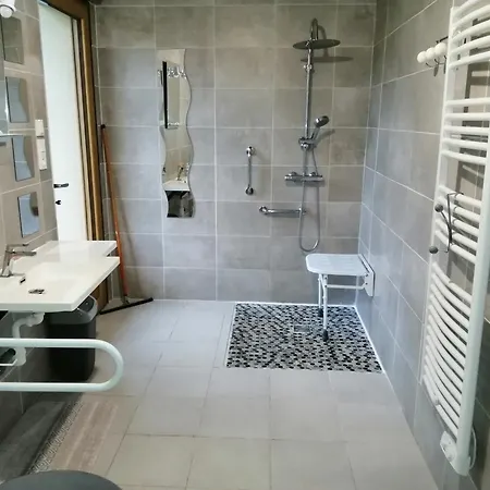 De Landemeure, 10 Couchages, Acces Pmr *